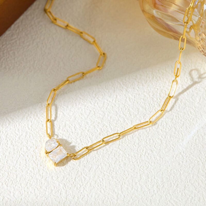 Customized Hypoallergenic Stainless Steel Gold-Plated Water Drop Square Zircon Pendant Necklace Personalized Claw Setting Gifts
